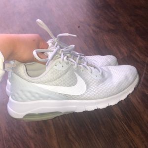 Nike tennis shoes 9.5 women’s